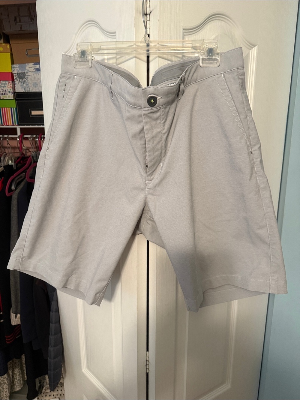 Men's Light Gray Casual Shorts, size 36